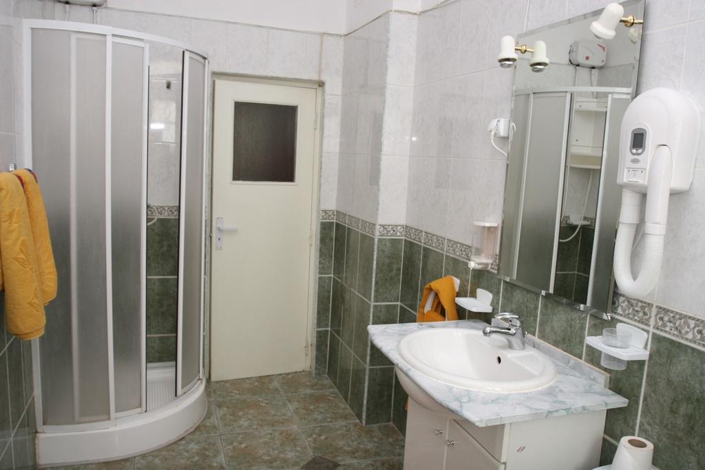 Hotel Ss Residence Unirii Бухарест Екстер'єр фото